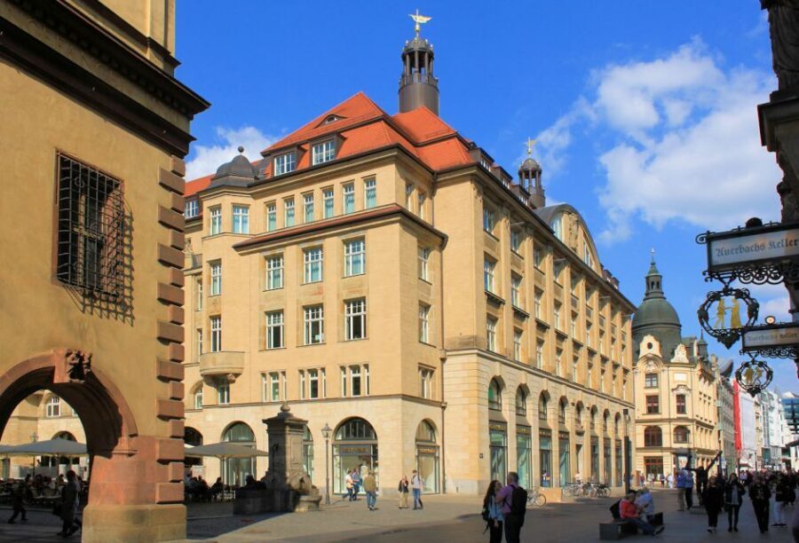 1.5 hour walking tour through beautiful Leipzig - Through Barthels Hof: Leipzig’s court-yard scale
