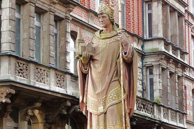 10 secrets of Hamburg's old town - exciting scavenger hunt tour - Hauptkirche St. Katharinen: the tower that still does its job