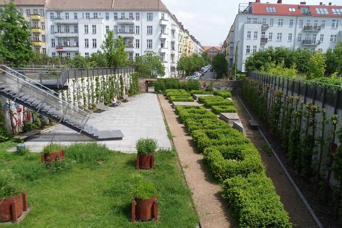 2.5-Hour Berlin Wall and Memorial Sites Walking Tour - Bornholmer Straße to Nordbahnhof: the route that makes sense
