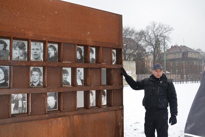 2.5-Hour Berlin Wall and Memorial Sites Walking Tour - Berlin Wall Park and the viewing moments you’ll want for photos