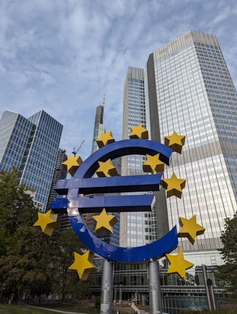 2-Hour Best of Frankfurt Walking Tour (English) - Römerberg to the river: why the skyline starts to make sense