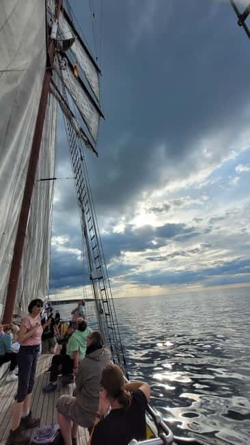 2h Sailing Trip on a Historic Tall Ship from the Pier - Crew Energy and the Historic-Ship Expectation
