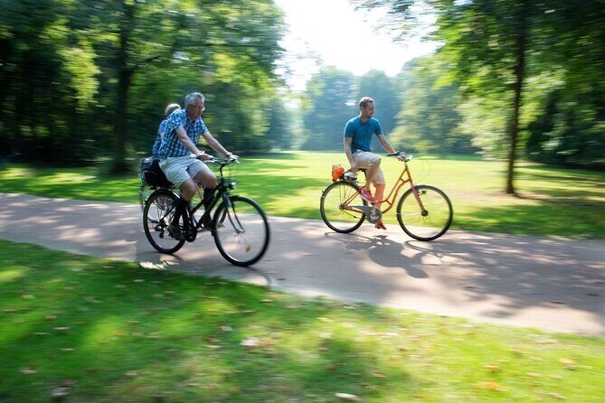 3-Hour Bike Tour of Tiergarten and Berlin's Hidden Places - Meeting at Poststraße 11 and getting rolling smoothly