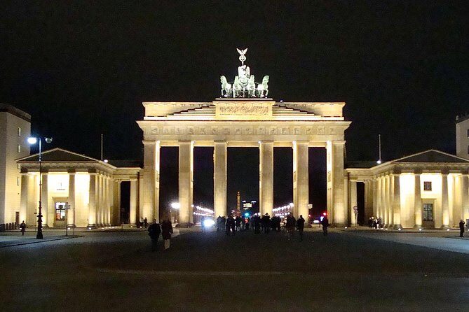 4 hours tour "The Best of Berlin" - What the guide brings: old photos, tablet images, and smart pacing