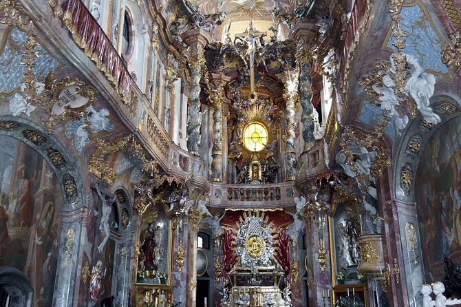 5 Top Churches in Munich Private Walking Tour - Marienplatz viewpoints: New Town Hall, Mariensäule, and Altes Rathaus