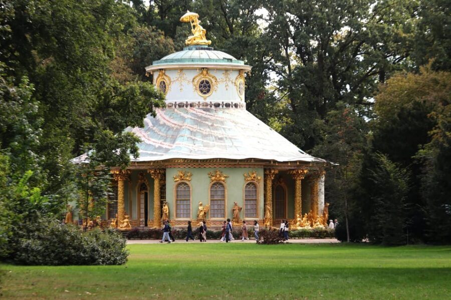 5h Potsdam private tour with Guide, Chauffeur & Photographer - How same-day photos and a pro camera change the whole day