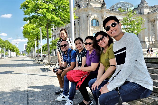 5hours: Guide, Chauffeur & Photographer in Berlin private Tour - Shopping, chocolate, and those useful breaks