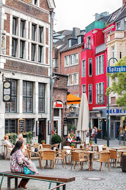 Aachen: Express Walk with a Local in 60 minutes - The Market Square Stops: Statues, Thermal-Water Clues, and Local Meaning