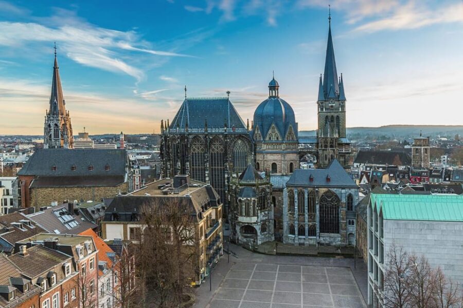 Aachen: Express Walk with a Local in 60 minutes - Aachen Cathedral and City Hall: The Core Sights Explained in Human Terms