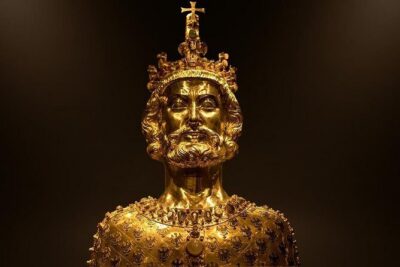 Aachen: Private Walking Tour With A Professional Guide - Charlemagne’s throne, relics, and the kings-crowned angle