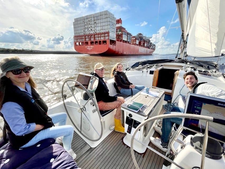 "After Work" - Sailing-Yacht Cruising Event, Hamburg/Elbe - Sailing against the flow: how the boat keeps the tour on track