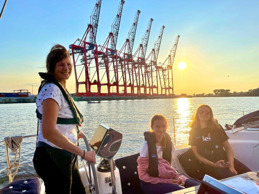 "After Work" - Sailing-Yacht Cruising Event, Hamburg/Elbe - Your 42-foot sailing yacht: comfort, safety, and practical details