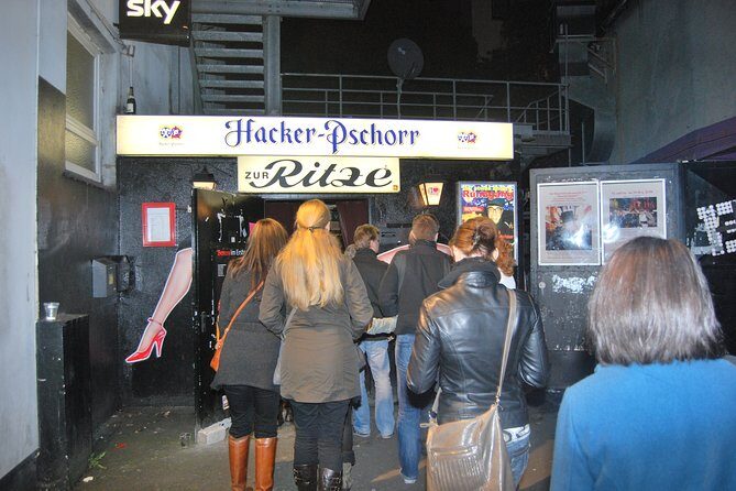 Ahoy St.Pauli at night - the legendary Kieztour - The complimentary drink: small perk, smart start