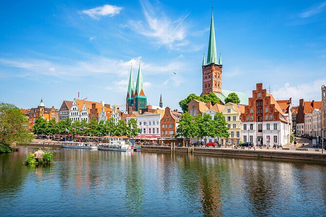 All-in-One: Beautiful Lübeck: Shore Excursion from Kiel Port - Holsten Gate and Old Town: the best way to get your bearings fast