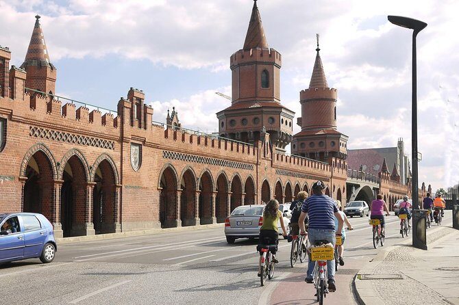 Alternative Berlin Bike Tour - Off the Beaten Tracks in Small Groups - Görlitzer Park: a neighborhood park with a post-rail past
