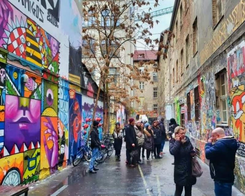 Alternative Berlin / Street art tour - Private group - Kiez Neighborhood Hops for Local Food and Nightlife Ideas