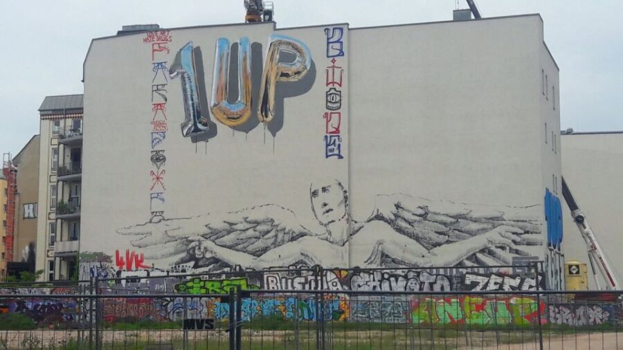 Alternative Berlin / Street art tour - Private group - Alternative Housing Projects: Squats, Communal Living, Wagon Communities