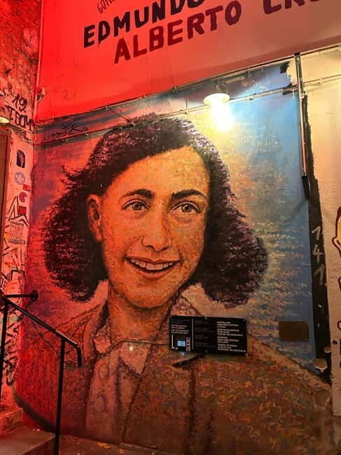 Alternative tour of Berlin in Spanish - Astronaut Cosmonaut (Victor Ash) and Street Art After War