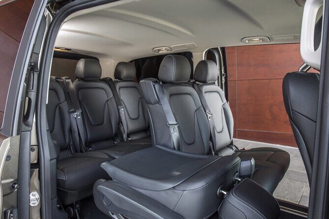 Arrival by Luxury Vehicule from Frankfurt Airport to Frankfurt - Luxury Mercedes Comfort: MB V or S Class for Up to 6