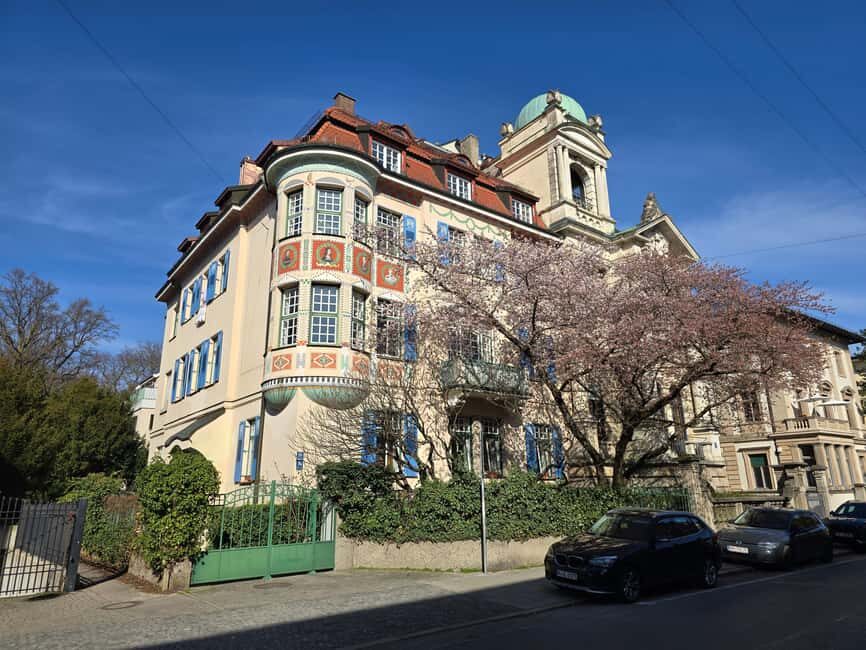 Art Nouveau Meets Street Art in Munich (Max. 12 guests) - Subway to a contemporary art district on a former castle-yard site