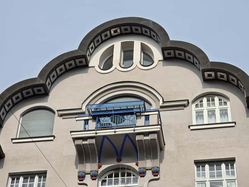 Art Nouveau Meets Street Art in Munich (Max. 12 guests) - The spray-paint workshop: make four stencil postcards