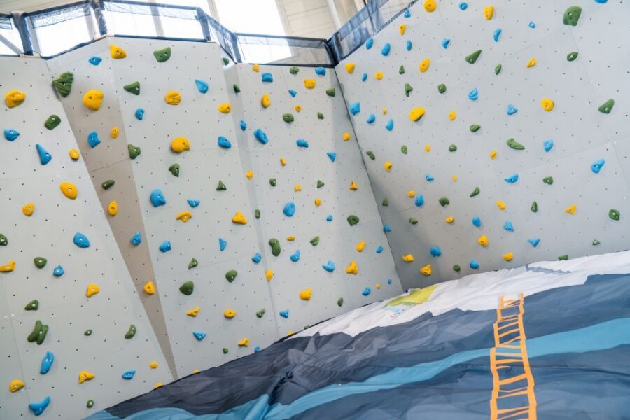 Augsburg: 2-Hour BIG Jump Entertainment Park Entry Ticket - Facilities you should mentally prepare for (toilets, lockers, ventilation)