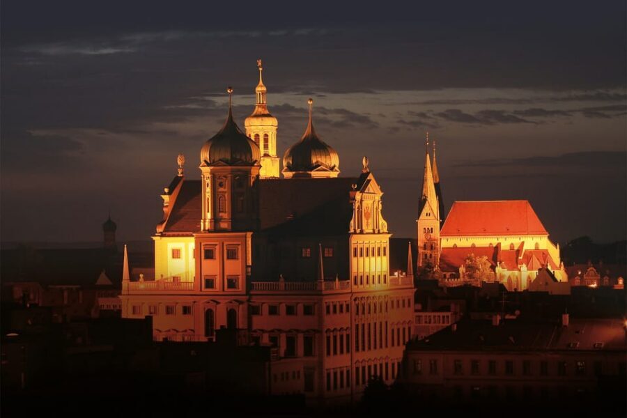 Augsburg: Illuminated Guided Evening Walking Tour - Twinkling center streets and the illuminated town hall vibe