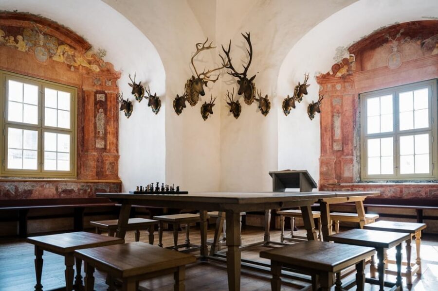 Augustusburg Castle: Guided tour - Lindenhaus electoral chambers: how court life worked day to day