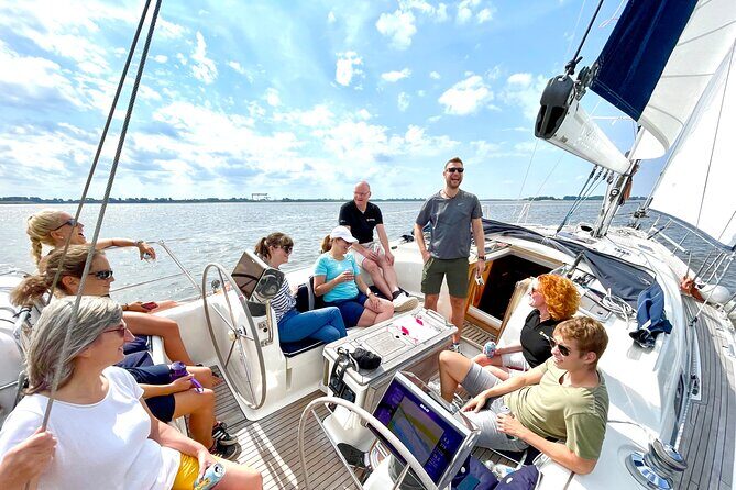 Authentic Sailingtrip "Beyond the Borders of the Port of Hamburg" - Hands-on sailing: what you can do on the yacht