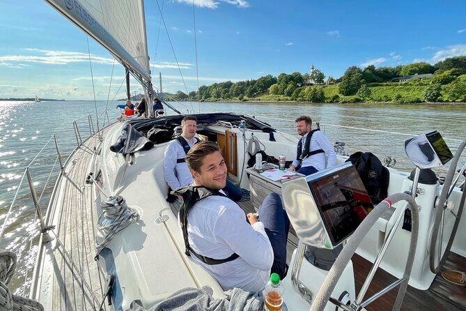 Authentic Sailingtrip "To the Gates of Hamburg" from Wedel - A small-yacht Elbe sail from Wedel, not a big-boat show