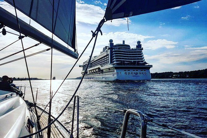 Authentic Sailingtrip "To the Gates of Hamburg" from Wedel - Weather reality on the Elbe: what to expect in a calm or mixed forecast