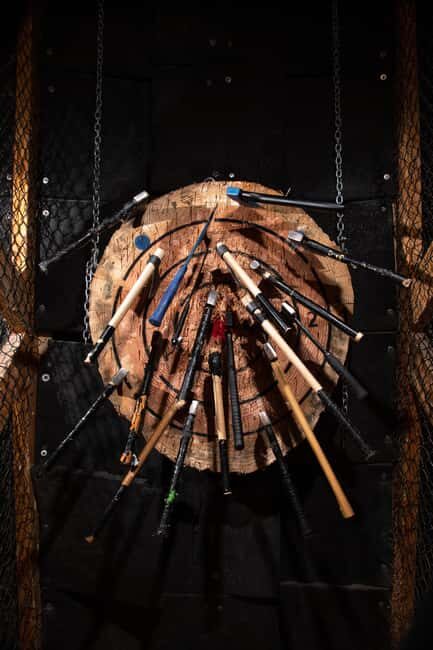 AXE THROWING & ENJOYING DRINKS IN COLOGNE'S FIRST AXE THROWING BAR - Key things to know before you throw