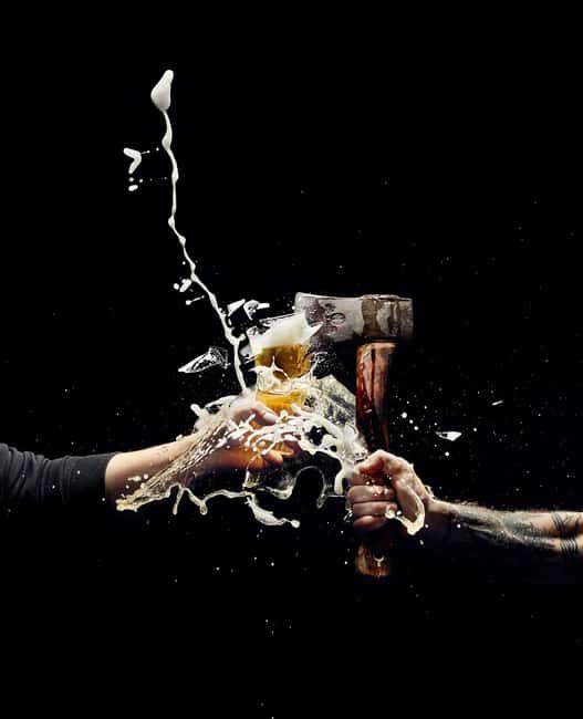 AXE THROWING & ENJOYING DRINKS IN COLOGNE'S FIRST AXE THROWING BAR - Quick planning tips so you enjoy the hour more