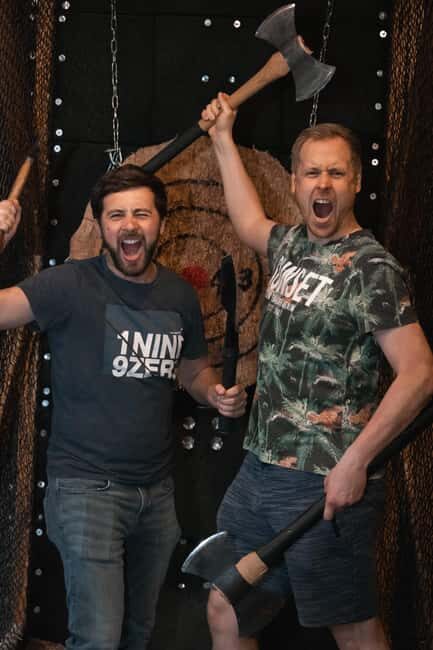 AXE THROWING & ENJOYING DRINKS IN COLOGNE'S FIRST AXE THROWING BAR - Private lanes and unlimited throws: how your group time actually works