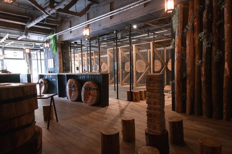 AXE THROWING EXPERIENCE IN BERLIN - Price and What You’re Really Getting for $28