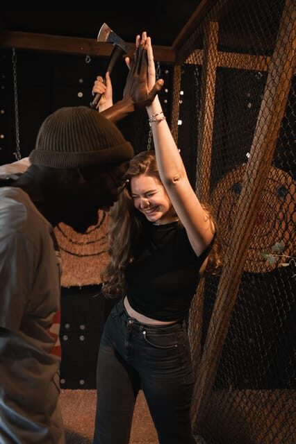 AXE THROWING EXPERIENCE IN BERLIN - Who Should Book This Axe Throwing Session?