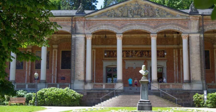 Baden-Baden: Auf den Spuren berühmter Frauen - First steps at Kurhaus-Kolonnaden