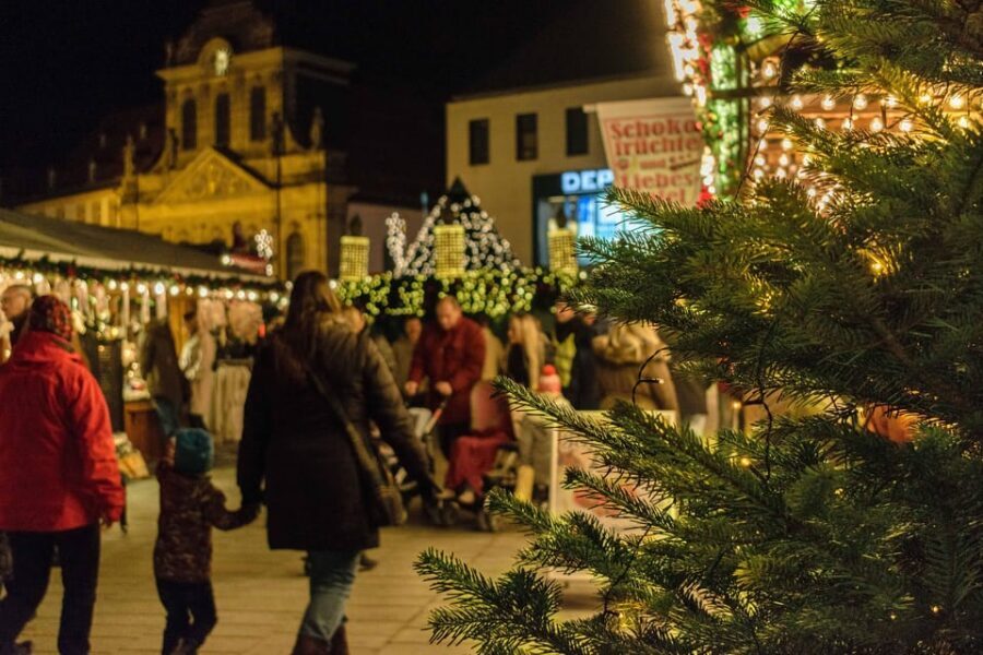 Bayreuth: Christmas city tour in German - Entering Bayreuth’s pre-Christmas rhythm