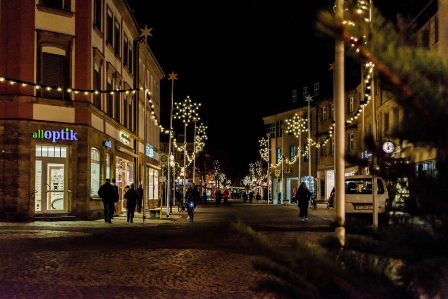 Bayreuth: Christmas city tour in German - New Palace from the outside, plus the Hofgarten stroll