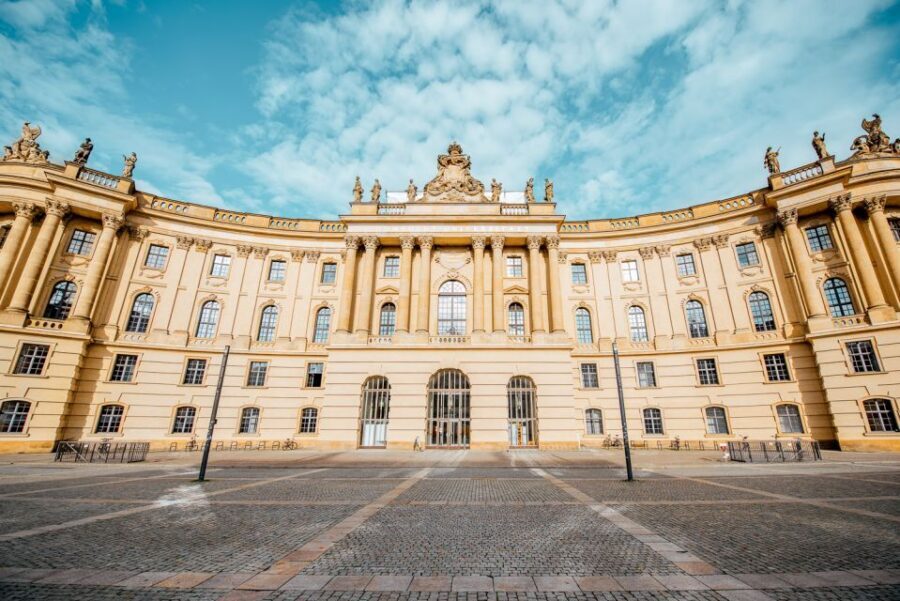 Berlin: 1-Hour Guided Tour of the Historic Center - Meeting at Hotel Adlon: the easiest start for a classic evening walk