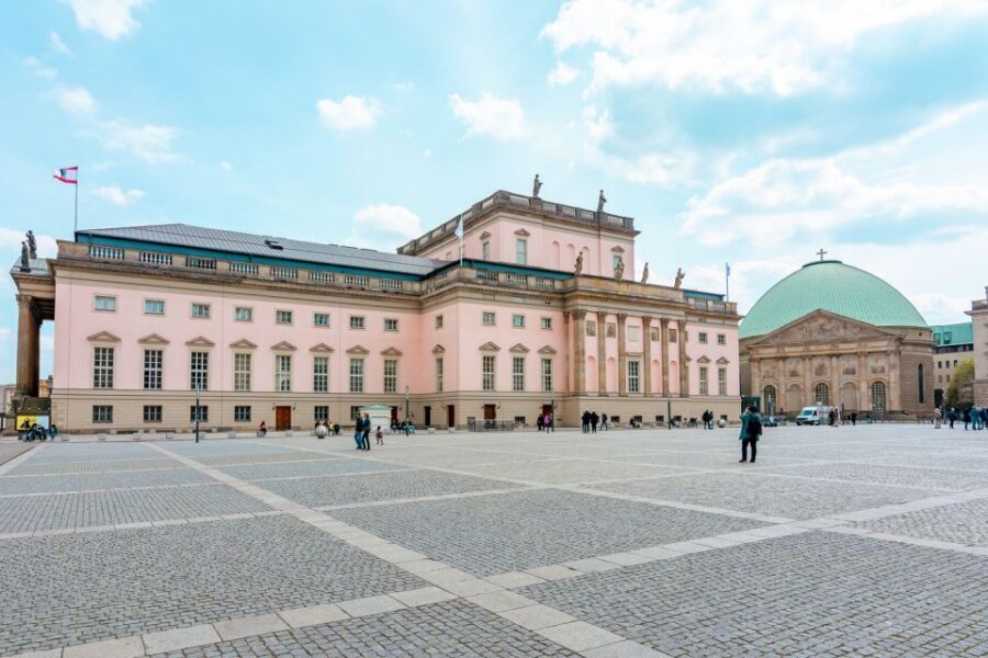 Berlin: 1-Hour Guided Tour of the Historic Center - Museum Island and the cathedral zone: seeing culture as a system