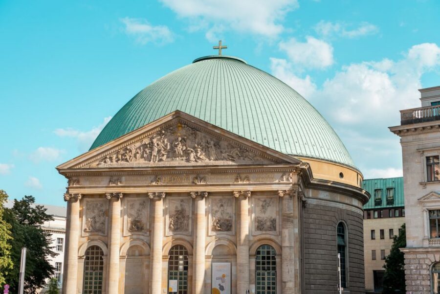 Berlin: 1-Hour Guided Tour of the Historic Center - Weather and comfort: what to bring so you enjoy the hour