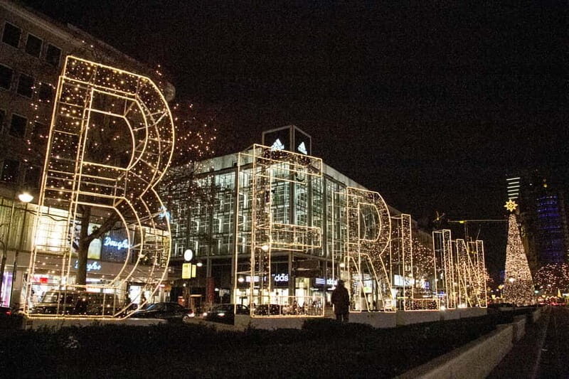 Berlin: 2-Hour Christmas Lights Bus Tour incl. Mulled Wine - The Ride Includes the Best-Looking Streets: Kurfürstendamm to Unter den Linden