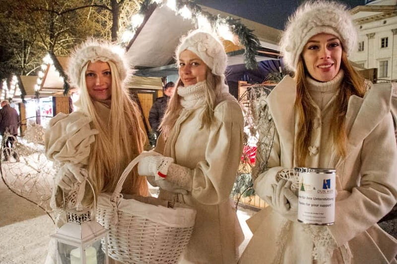 Berlin: 2-Hour Christmas Lights Bus Tour incl. Mulled Wine - The 30-Minute Christmas Market Stop: How to Make It Count