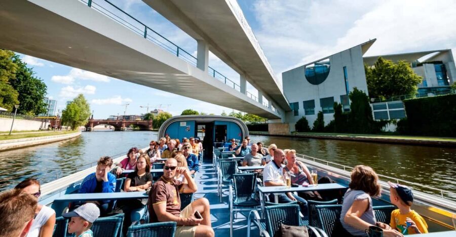 Berlin: 3.25-Hour Spree & Landwehrkanal Boat Tour - 3.25 hours on the Spree & Landwehr Canal: what the timing actually feels like