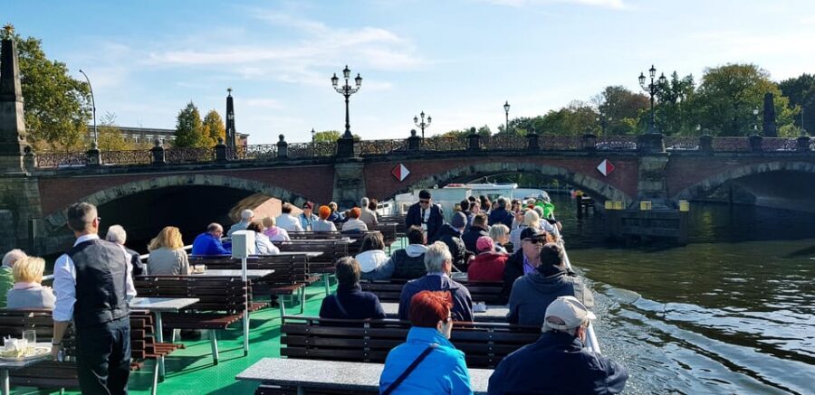 Berlin: 3.5-Hour Sightseeing Cruise on the Spree River - Hansaviertel, Bellevue, and the Government-Airspace from the Water