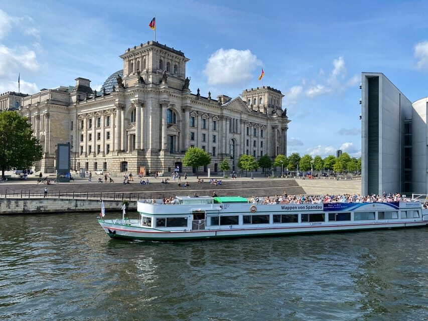 Berlin: 3.5-Hour Sightseeing Cruise on the Spree River - Friedrichstraße to Tränenpalast and Museum Island: Berlin at Different Levels