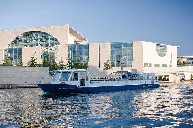 Berlin 3-Course Dinner Cruise - What to wear on the Spree: open-air vibes are real