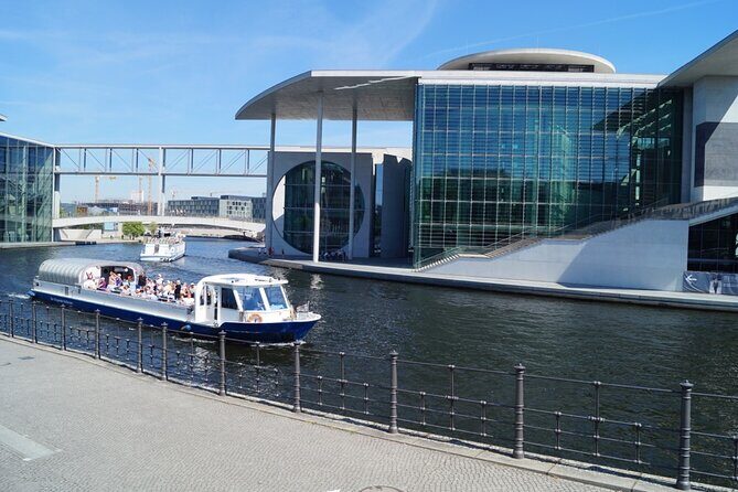 Berlin 3-Course Dinner Cruise - Seating, pacing, and the kind of atmosphere you can expect