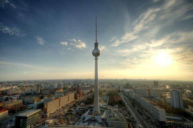 Berlin 3-Course Dinner Cruise - Prosecco welcome and the 3-course menu you should know by heart